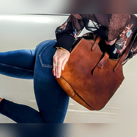 Preloved Vintage Genuine Italian Leather Tote - Picture 4 of 8